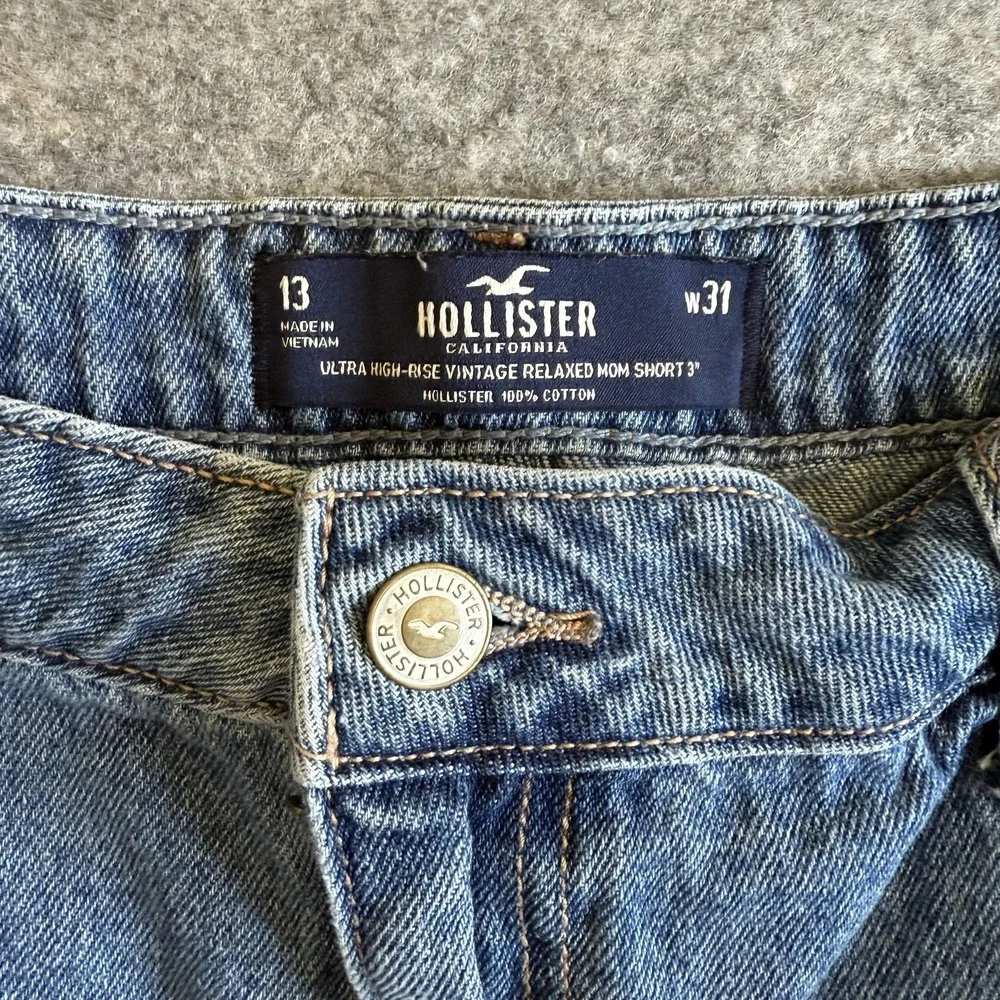 Hollister Shorts Womens 13 W31‎ Ultra High-Rise Vintage Relaxed Distressed Denim